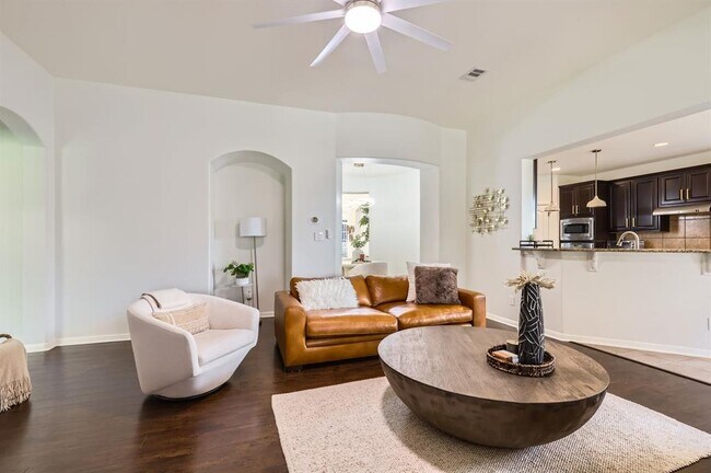 Building Photo - 4349 Green Tree Dr