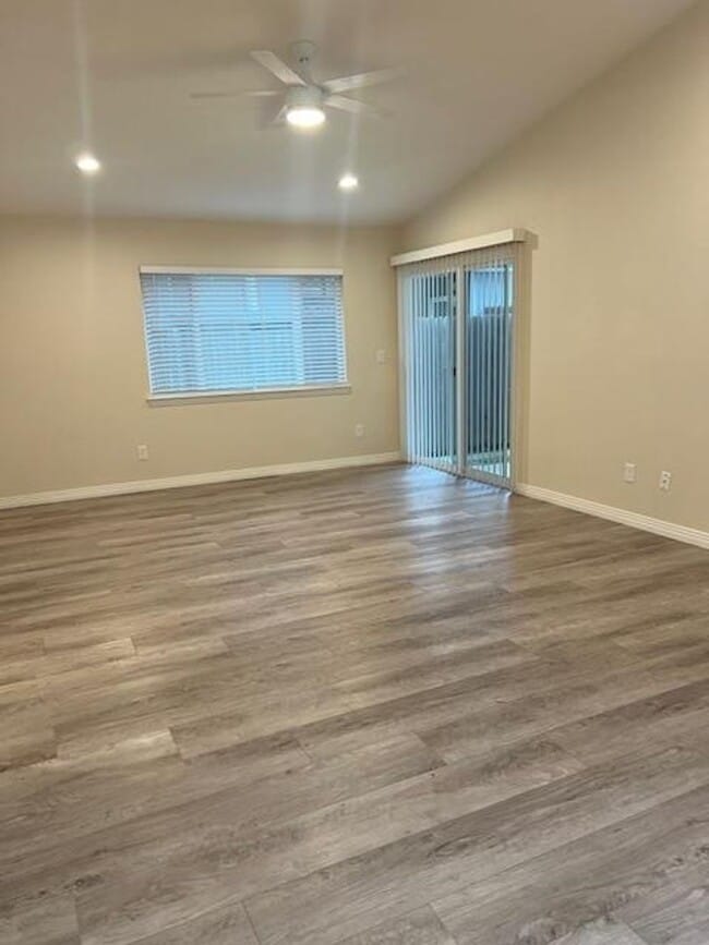 Building Photo - 4905-4907 Douvan Court