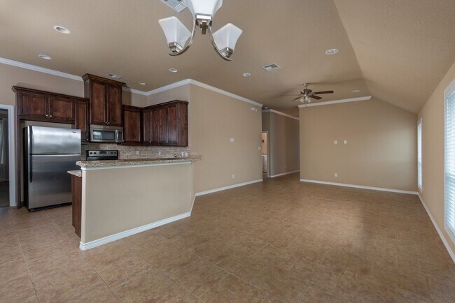 Building Photo - PRE-LEASE AUGUST 2024!! 4/4 in University ...