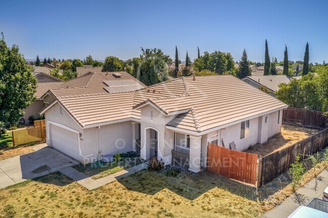 Foto del edificio - Welcome Home | 4-bedroom, 2-bathroom home nestled in the desirable Foskett Ranch area!