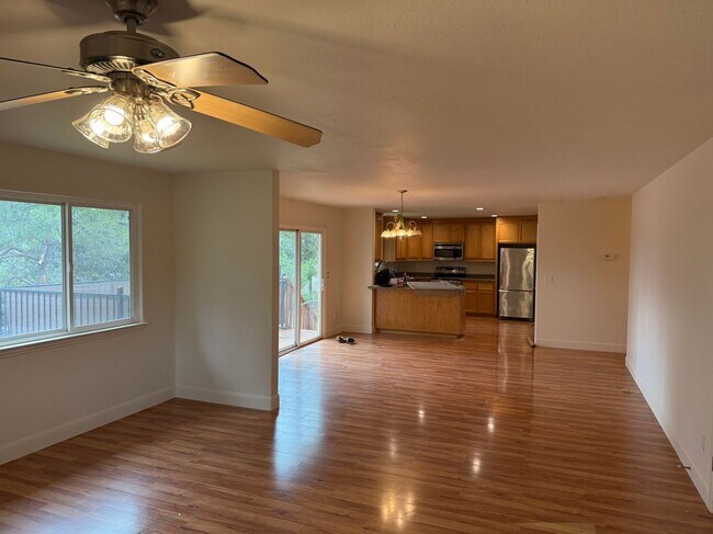 Foto del edificio - 16656 Pinecrest Ct