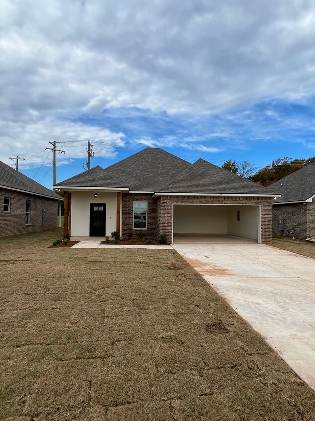 Primary Photo - North Bossier! Gated Community, New Constr...