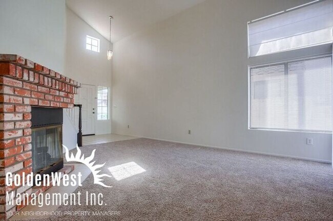 Building Photo - Beautiful 3Bdm 2.5Ba in Friendly Community...