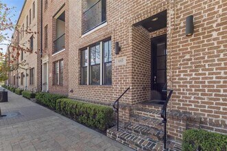 Building Photo - 643 S Cesar Chavez Blvd