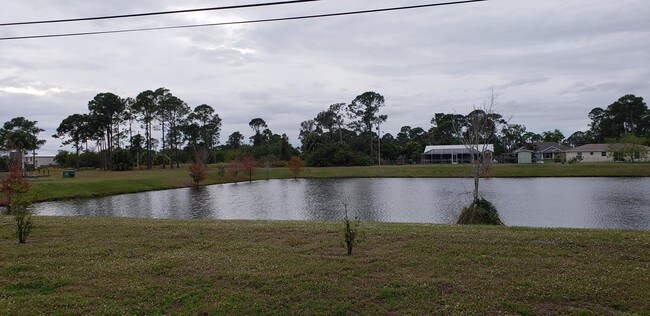 Foto del edificio - 208 SW N Quick Circle