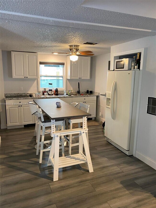 Foto del edificio - 1223 SW 128th Ave