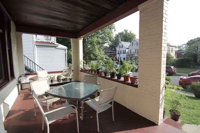 Building Photo - 732 Savannah Ave