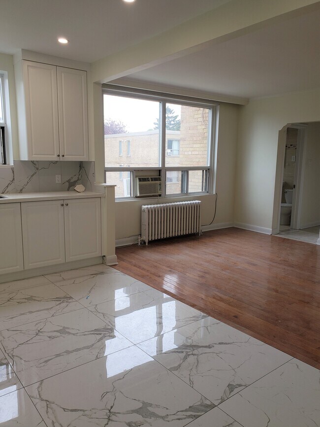 Photo du bâtiment - Gorgeous Condo Style Unit