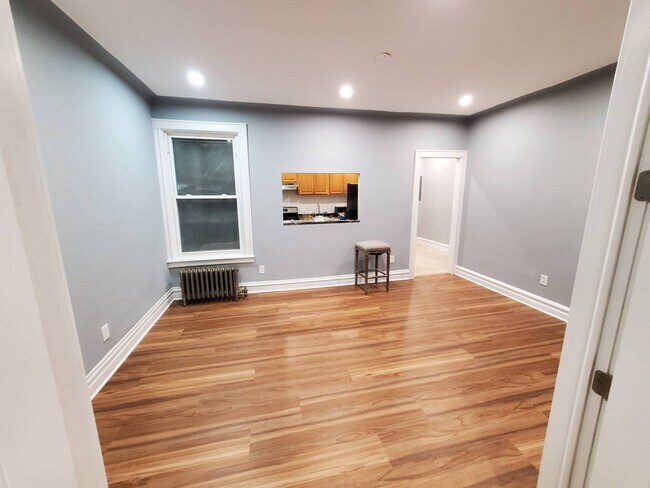 Foto del edificio - 60-61-61 60th Rd