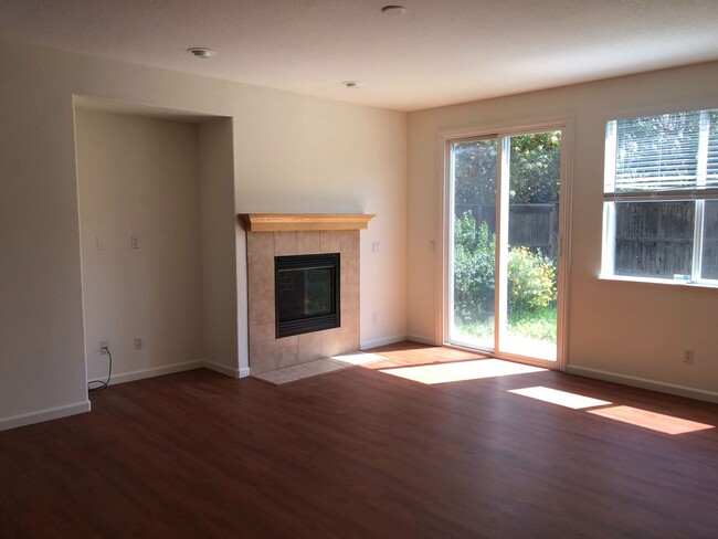 Foto del edificio - Spacious Folsom Parkway Home Near Park wit...