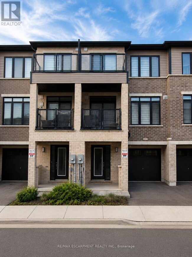 Building Photo - 585 Colborne St E