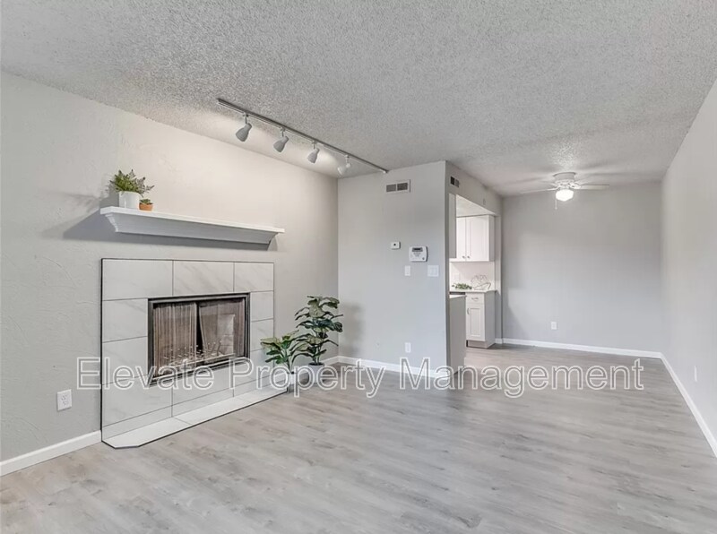 Primary Photo - 11120 N Stratford Drive