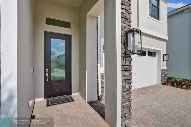 Building Photo - 2622 NW 87th Ter