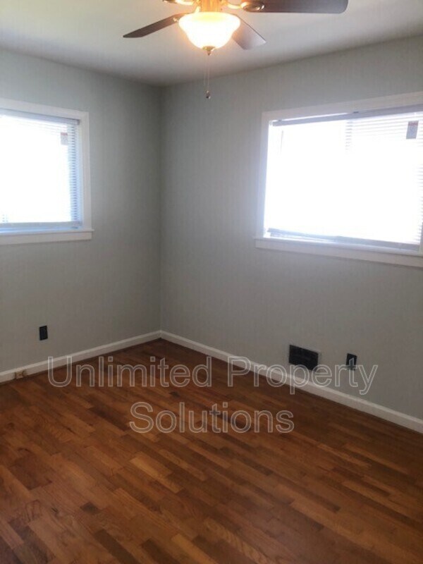 Building Photo - 210 S 14th St