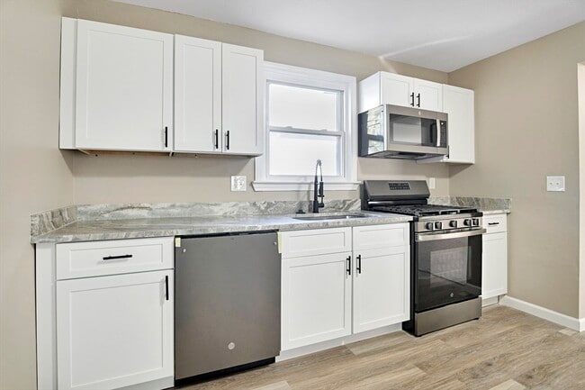 Building Photo - 12 Franklin Ave