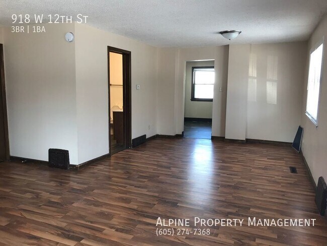 Foto del edificio - 3 Bed/1 Bath Home For Rent with Large Fenc...