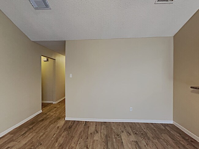 Building Photo - 2606 Elm Hollow St