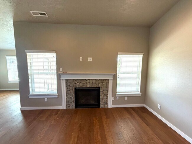 Foto del edificio - SCHEDULE A TOUR TODAY TO VIEW THIS STUNNING HOME IN SW REDMOND!!