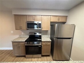 Building Photo - 5319 Summerlin Rd