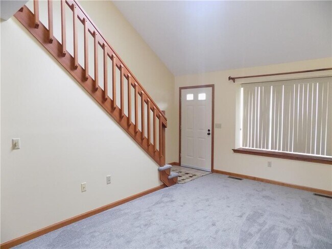 Building Photo - 2733 Victoria Ln