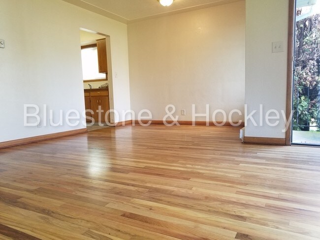 Building Photo - 1412 Marion St NE