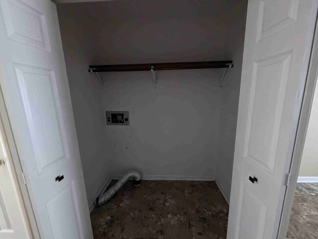 Building Photo - 5833 Benton Rd