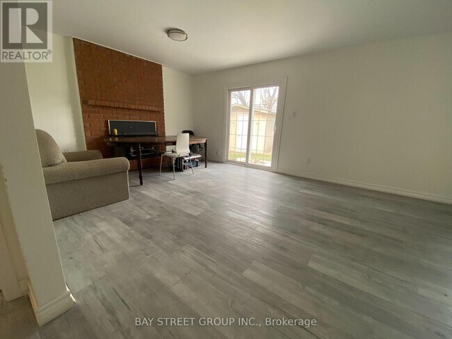 Building Photo - 8 Kerwood Pl