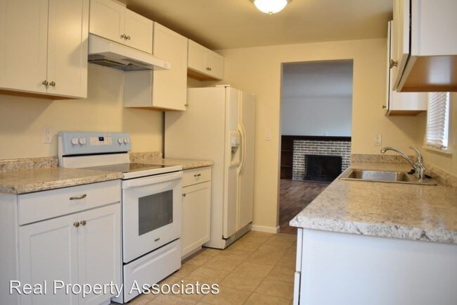 Foto del edificio - 2 br, 1 bath House - 12337 11th Ave NE