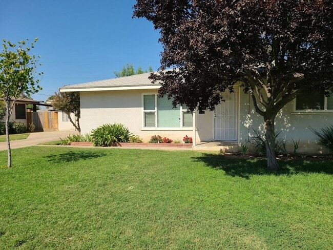 Foto del edificio - Unique single family home with a detached ...