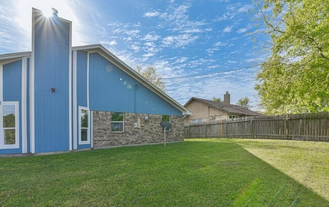 Building Photo - 1805 Camilla Rd