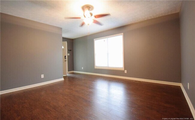 Foto del edificio - 6604 Bonnie Bell Ln