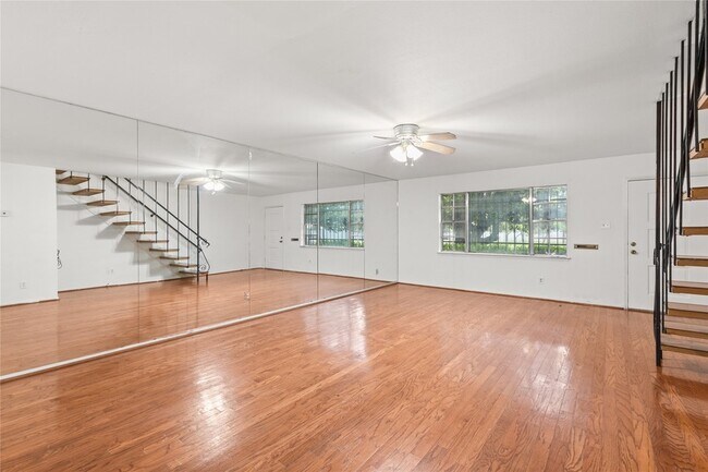 Foto del edificio - 8238 Fondren Rd