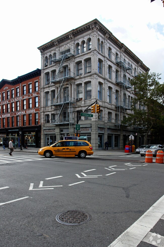 Building Photo - Gateway to Cobble Hill