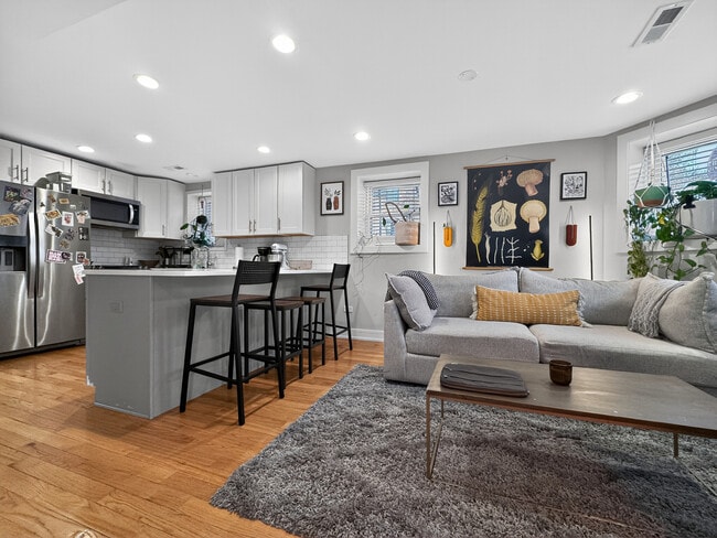 Building Photo - 3534 W Wrightwood Ave