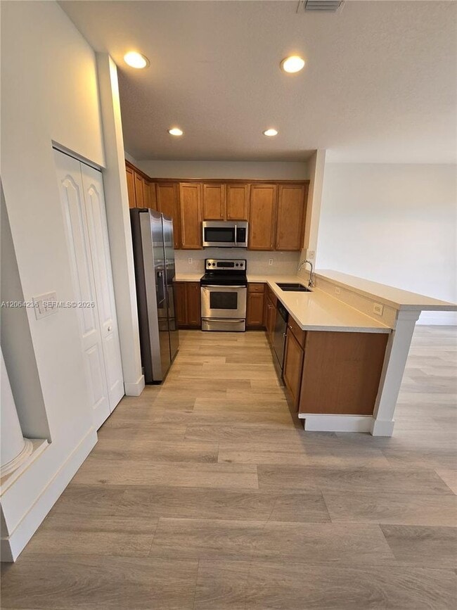 Building Photo - 331 River Bluff Ln