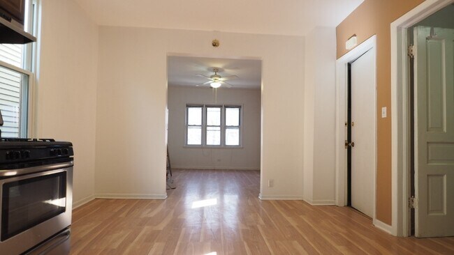 Foto del edificio - 3919 N Ravenswood Ave