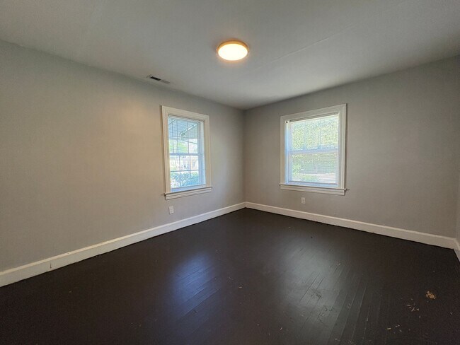Foto del edificio - COMING SOON - 2 Bedroom, 1 Bathroom House in High Point!