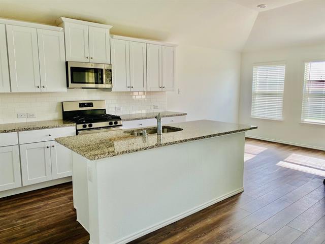 Foto del edificio - 3913 Great Plains Way