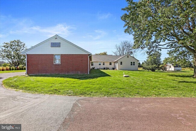 Building Photo - 291 Elephant Rd