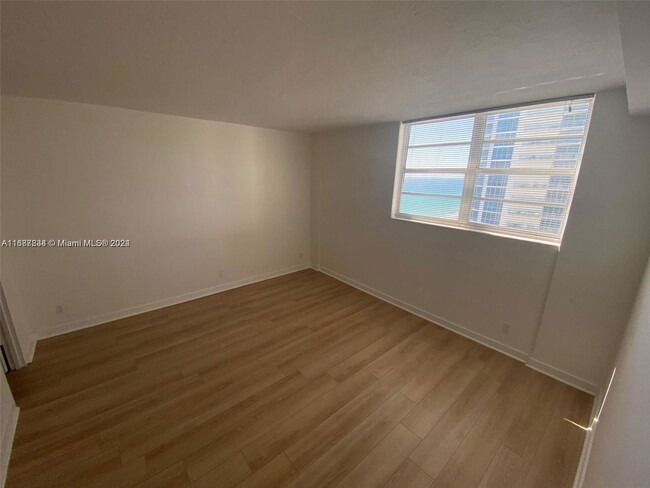 Foto del edificio - 3001 S Ocean Dr
