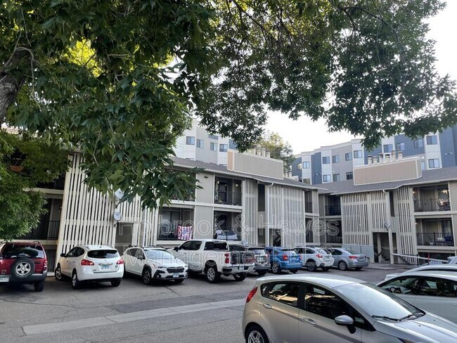 Foto del edificio - 1209 W Plum St