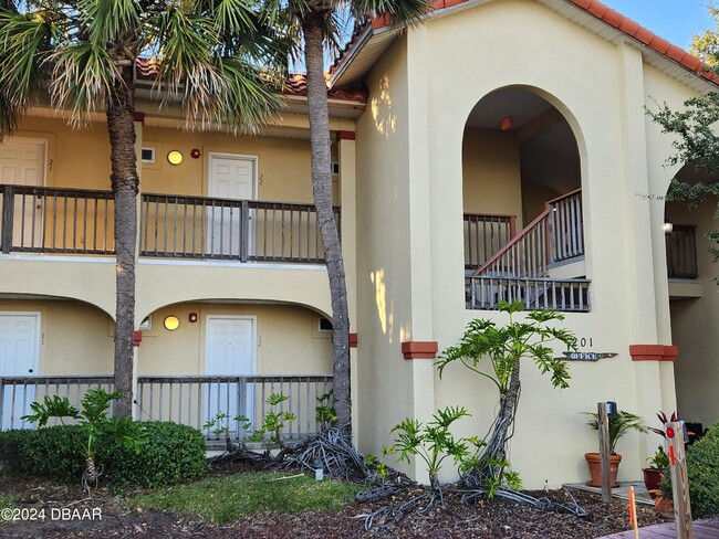 Building Photo - 201 Yacht Club Dr