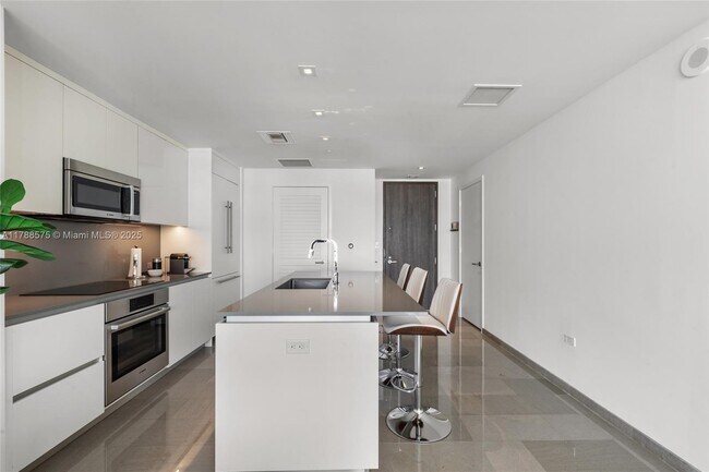 Foto del edificio - 68 SE 6th St