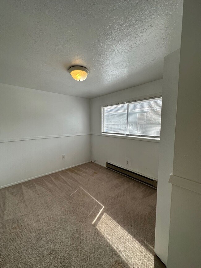 Building Photo - 547 Poole-2