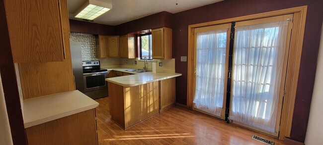 Building Photo - 624 Fairoaks Way