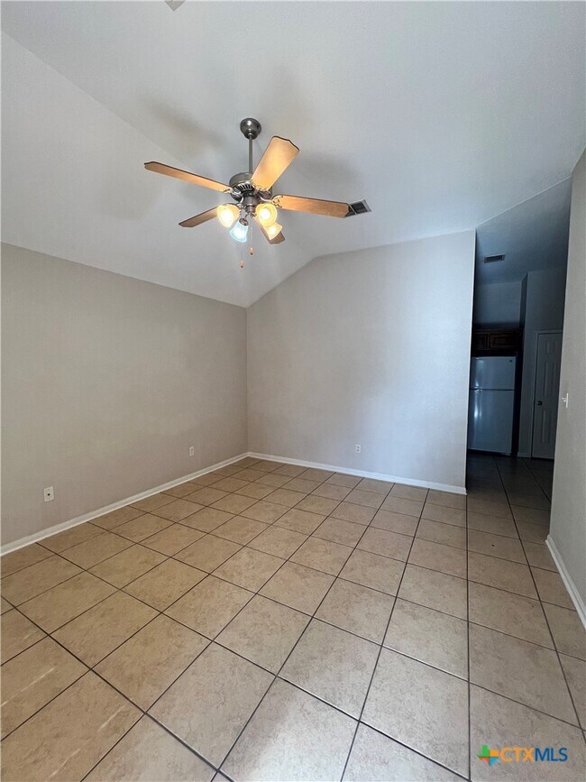 Building Photo - 523 Olaf Dr