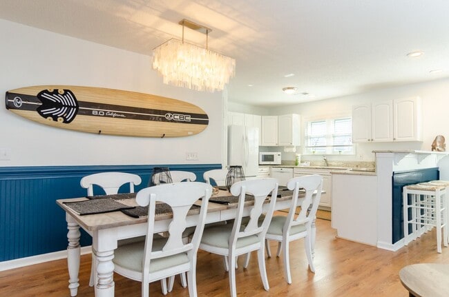 Building Photo - 811 Schloss St