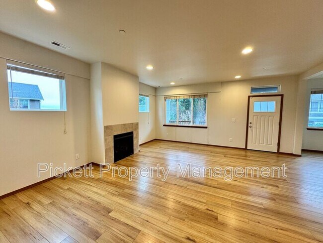 Foto del edificio - 2402 Seringa Ave