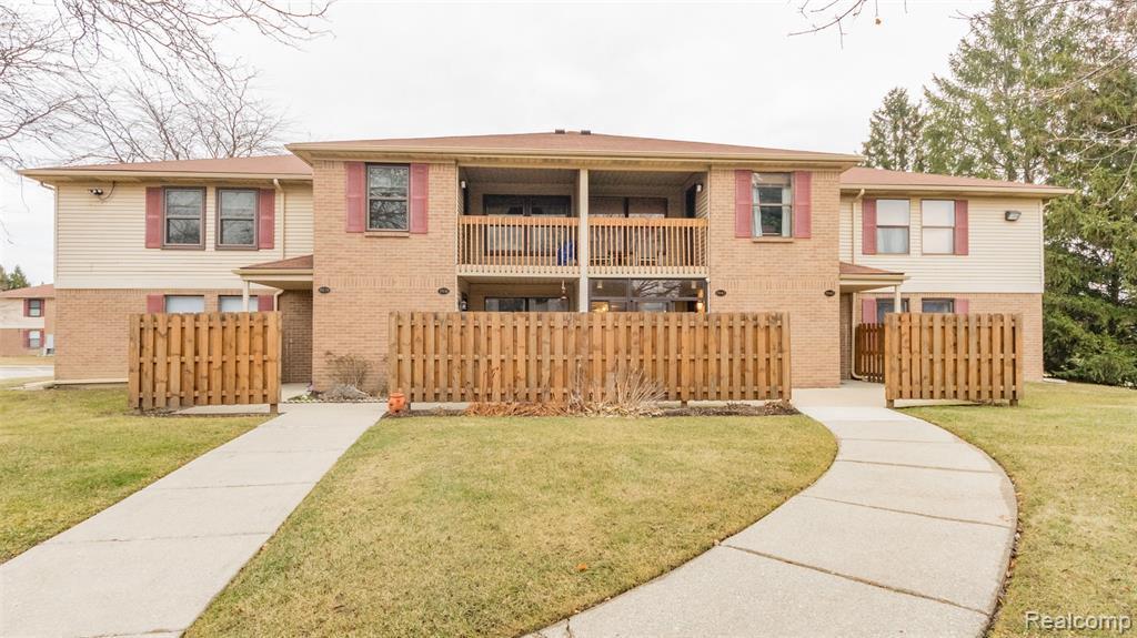 Foto principal - 19143 Surrey Ln