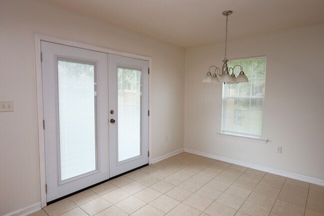 Foto del edificio - 3658 Linden Cir